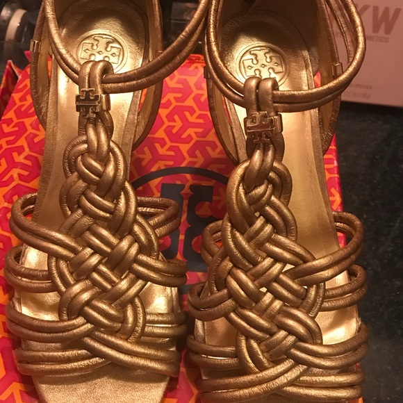 🌟NWT Tory Burch Gold Sandals 🌟 - Picture 6 of 6